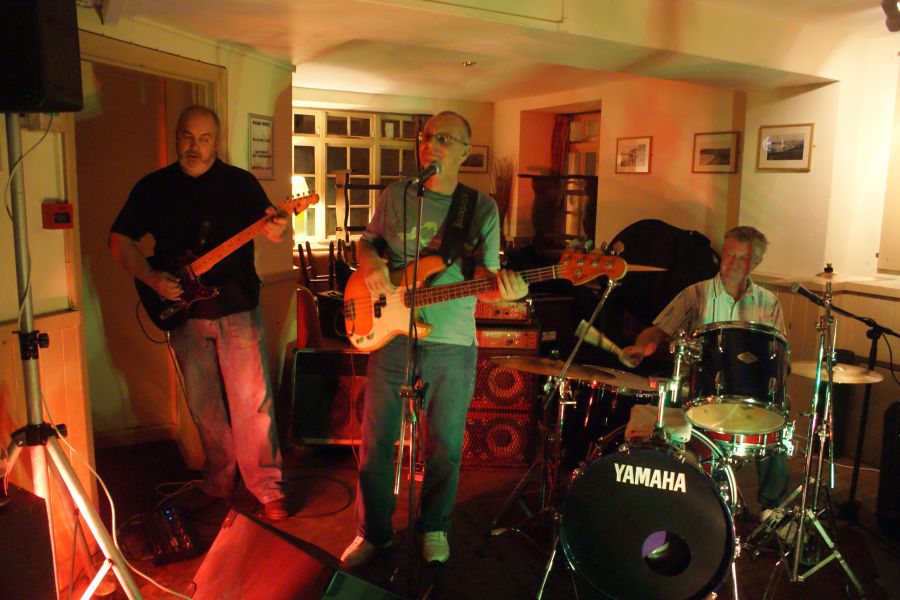 The Juju Men at the White Swan (25th November 2011 - Photo by Ken Knight)